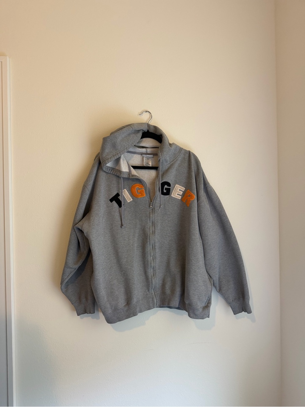 Walt Disney World XL Grey Zip Hoodie with Tigger Graphic